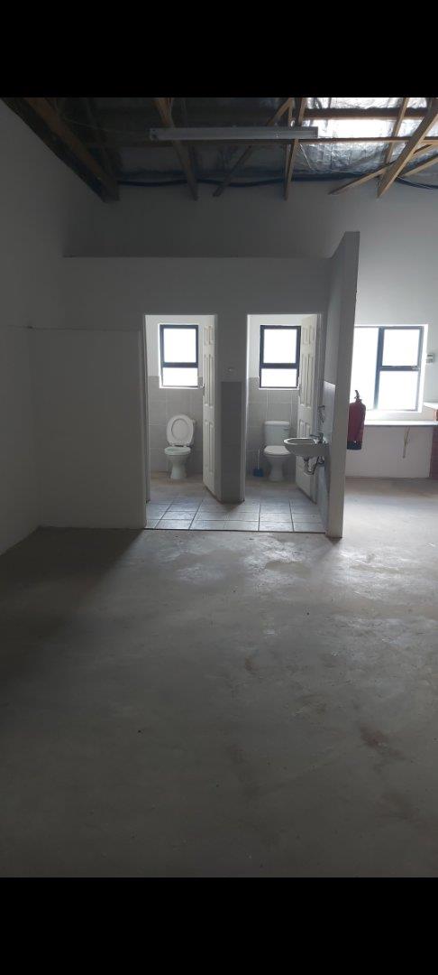 To Let Commercial Property for Rent in Overbaakens Eastern Cape